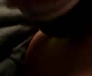 Stop eens een wijnfles in je kut