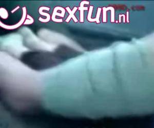 Arabier neukt de hoer anal in zijn auto