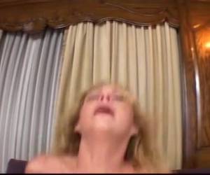 Keel neuken tot ze kokhalst