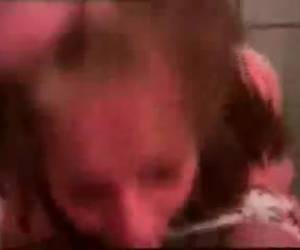 Voor de webcam neukt hij zijn geile roodharige mollige vrouw in haar geile dikke ass