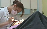 Vrouwelijke tandarts ontvangst een geile verrassing 